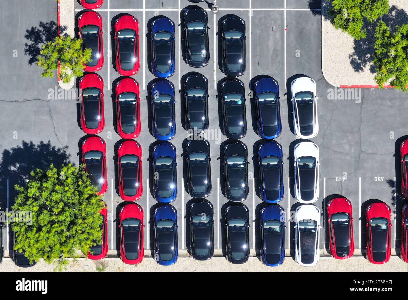 Allgemeine Luftaufnahme der Tesla Fahrzeuge im Riverside-Lindbergh Tesla Händlerbetrieb und Service Center am Mittwoch, 16. August 2023 in Riverside, Stockfoto