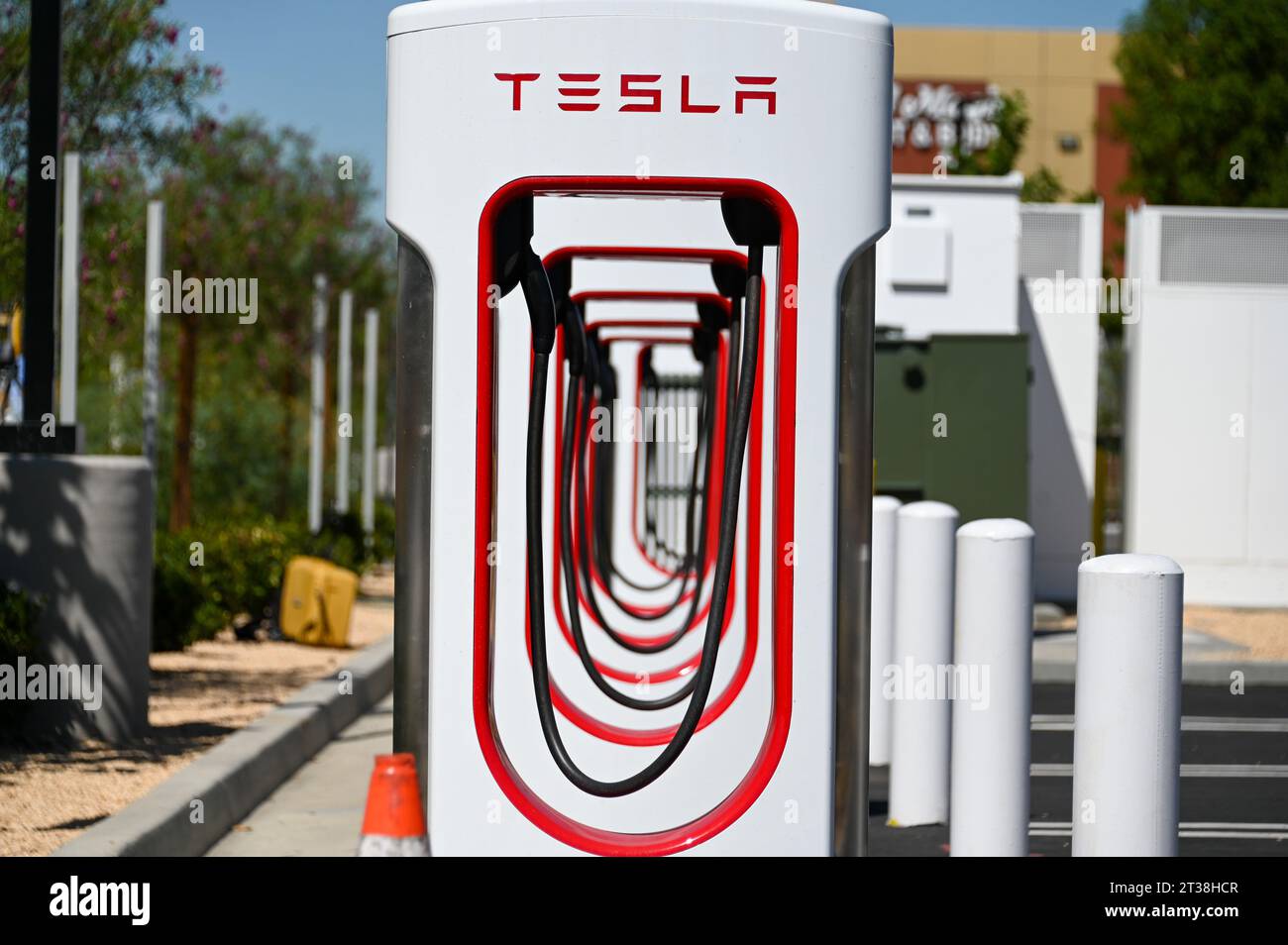 Allgemeine Gesamtansicht der Tesla Superchargers in der Nähe der Luftwaffenbasis März am Donnerstag, 17. August 2023 in Moreno Valley, Kalifornien (Dylan Stewart/Bild des SpO Stockfoto