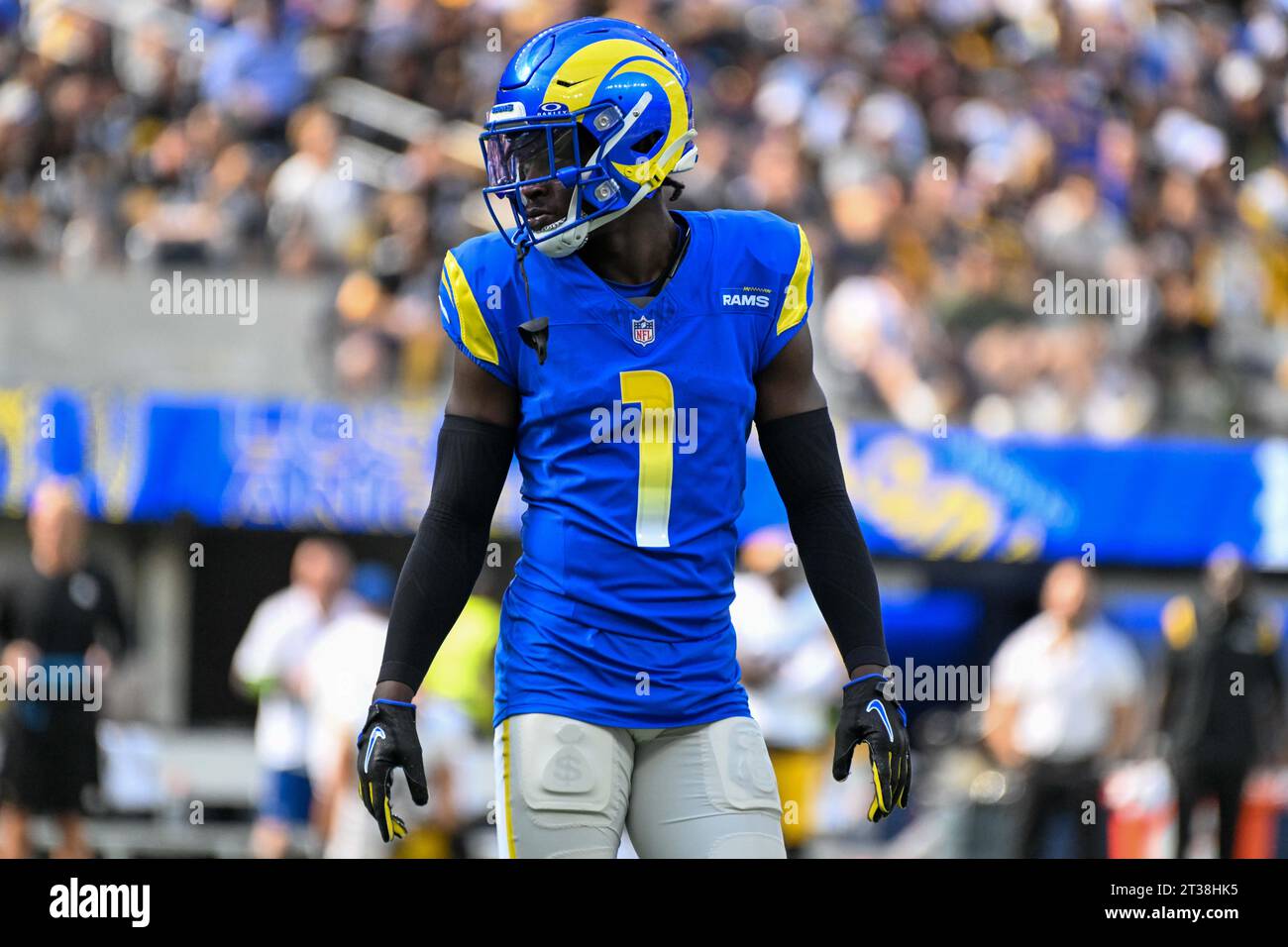 Los Angeles Rams Cornerback Derion Kendrick (1) während eines Fußballspiels der NFL gegen die Pittsburgh Steelers, Sonntag, 22. Oktober 2023, in Inglewood, Kal Stockfoto