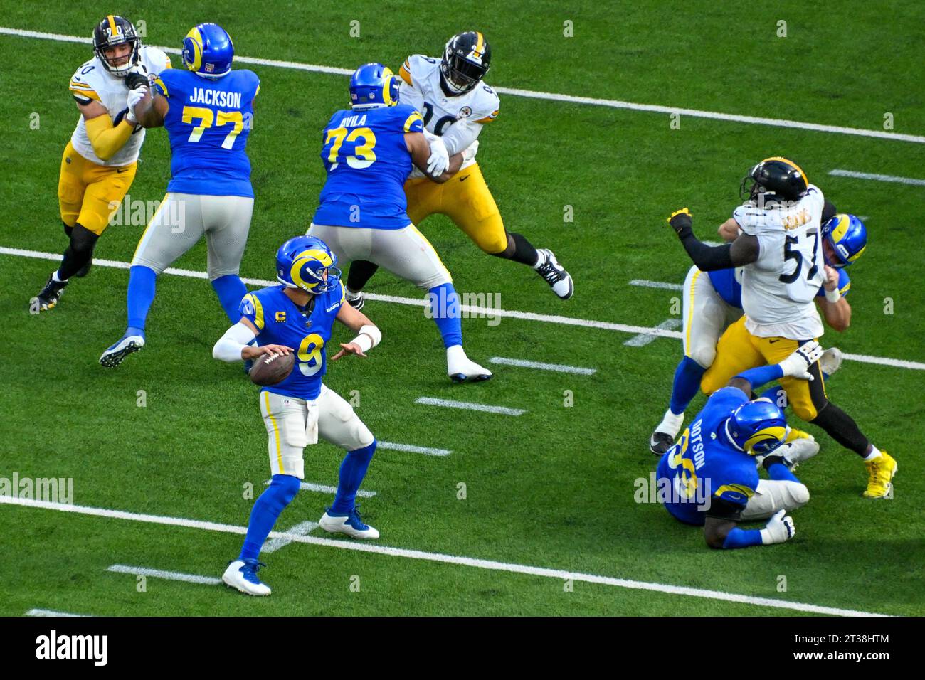 Los Angeles Rams Quarterback Matthew Stafford (9) während eines Fußballspiels der NFL, Sonntag, 22. Oktober 2023, in Inglewood, Kalif. Die Steelers besiegten die R Stockfoto