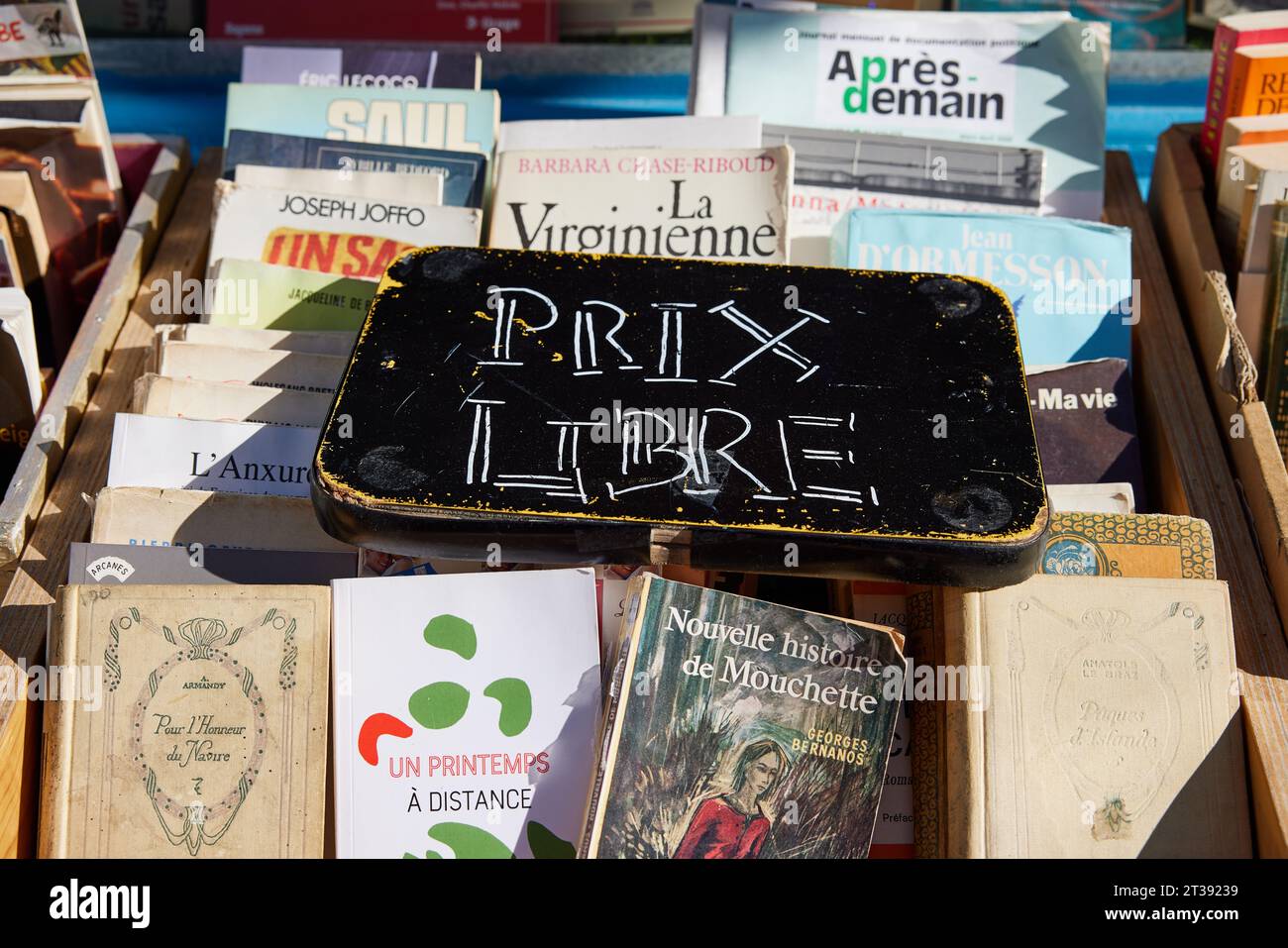 Gebrauchtbücher, prix libre-Schild; Paris, Frankreich Stockfoto