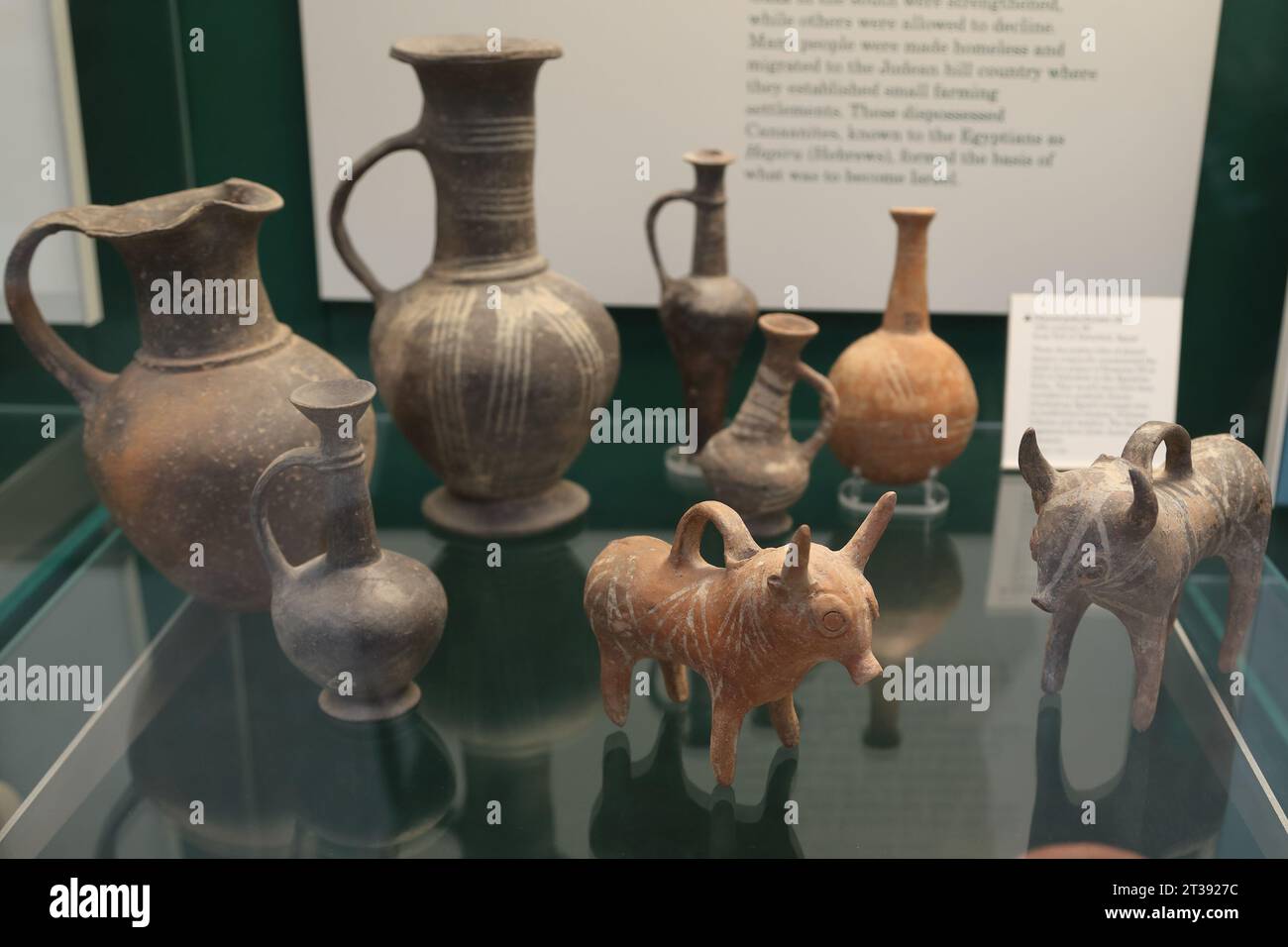 Importierte zyprische Keramik aus der späten Bronzezeit im British Museum, London, Großbritannien Stockfoto