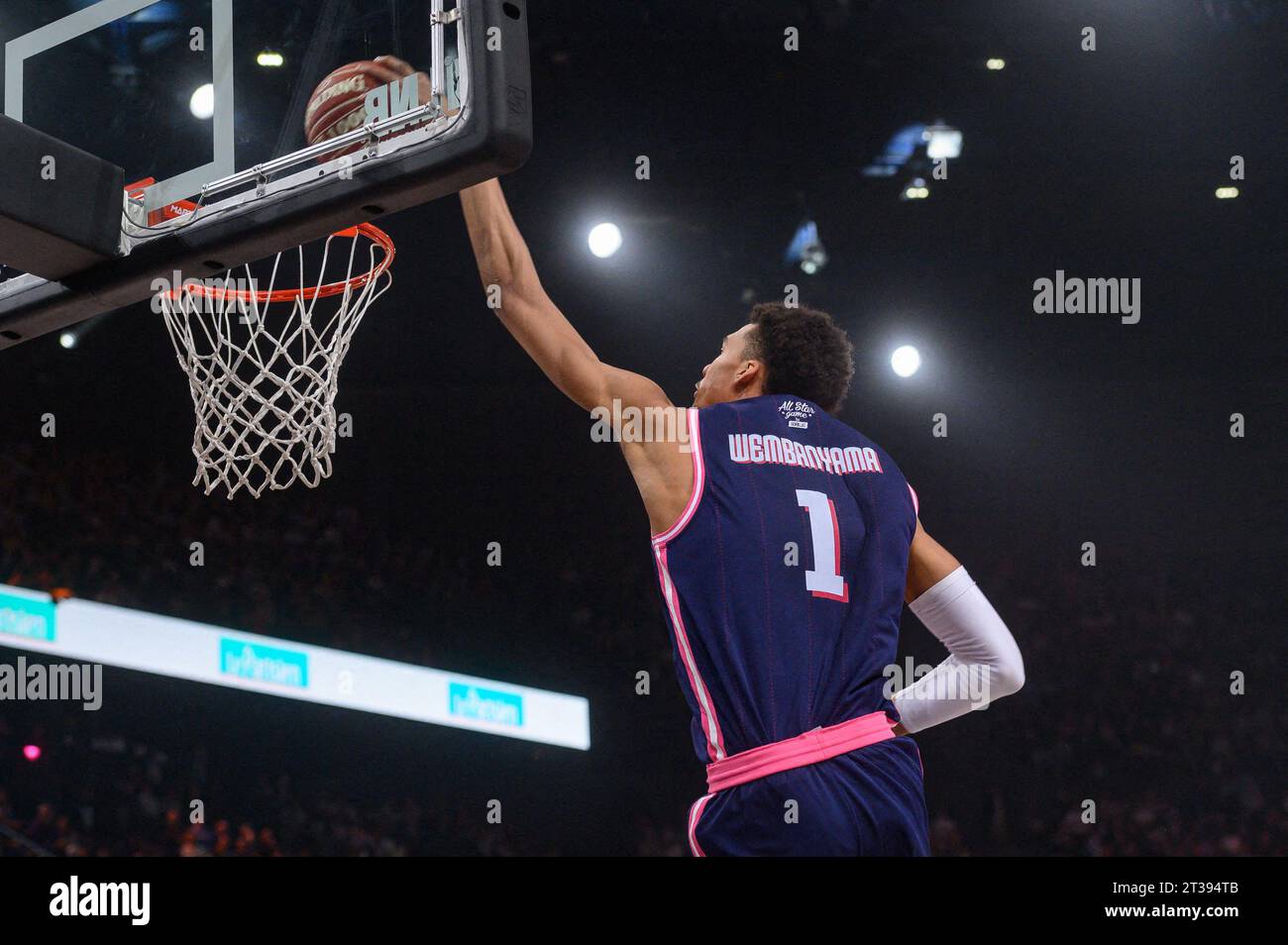 Paris, Frankreich. Dezember 2022. Dateifoto: Victor Wembanyama beim All Star Game 2022 in der Accor Arena in Paris, Frankreich am 29. Dezember 2022. Der französische Victor Wembanyama gibt sein NBA-Debüt am 25. Oktober 2023 gegen Dallas. Foto: Laurent Zabulon/ABACAPRESS.COM Credit: Abaca Press/Alamy Live News Stockfoto