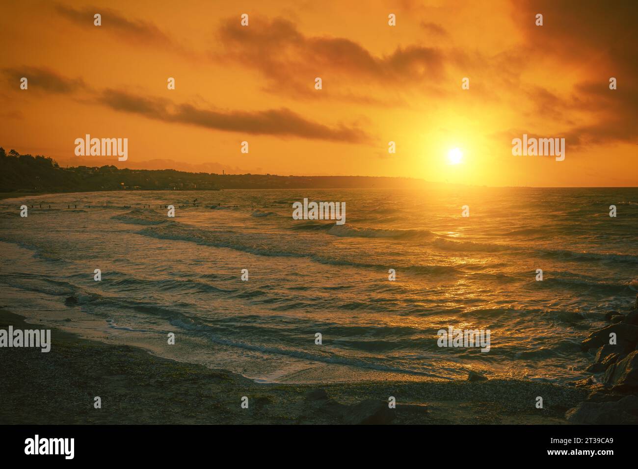 Seascape am frühen Morgen. Sonnenaufgang über dem Meer Stockfoto
