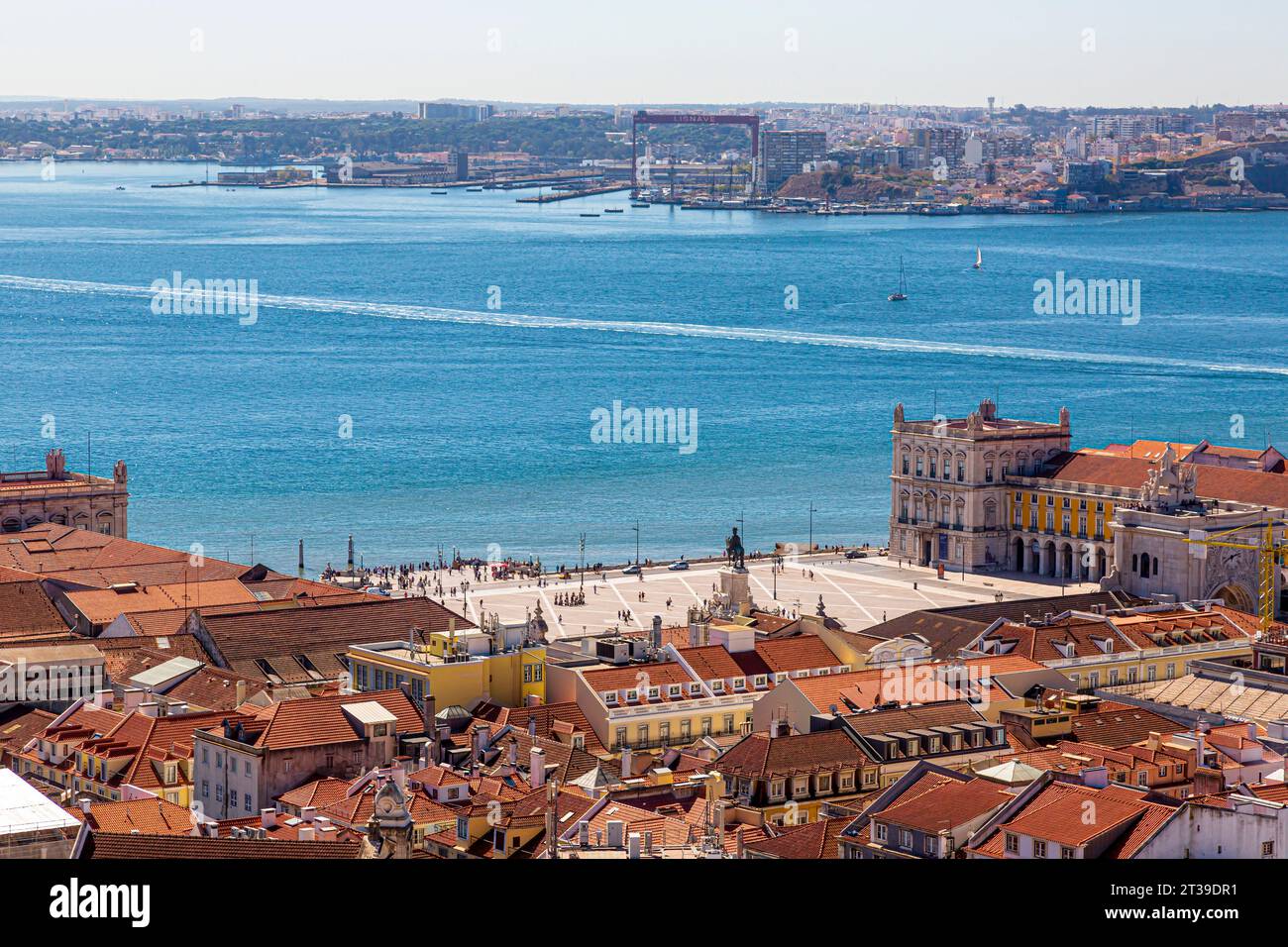 Luftaufnahme der Praca do Comercio von Castelo de Sao Jorge in Lissabon Stockfoto
