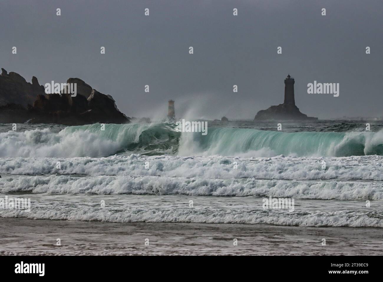 Wellen am Strand von Baie des Trépassés, Cap Sizun, Finistère, Bretagne, Frankreich Stockfoto