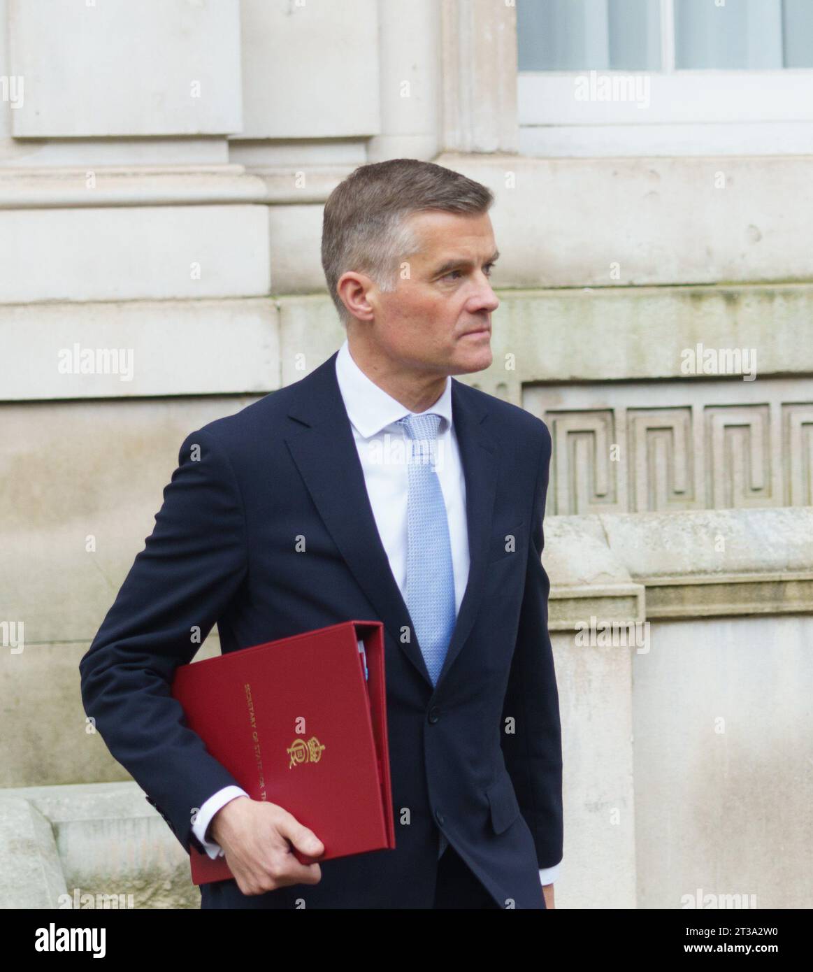 London 24. September 2023. Die Minister verlassen das Kabinettsbüro nach der ABGEBILDETEN wöchentlichen Kabinettssitzung: rt Hon Mark Harper, Secretary of State for Transport Bridget Catterall AlamyLiveNews. Stockfoto