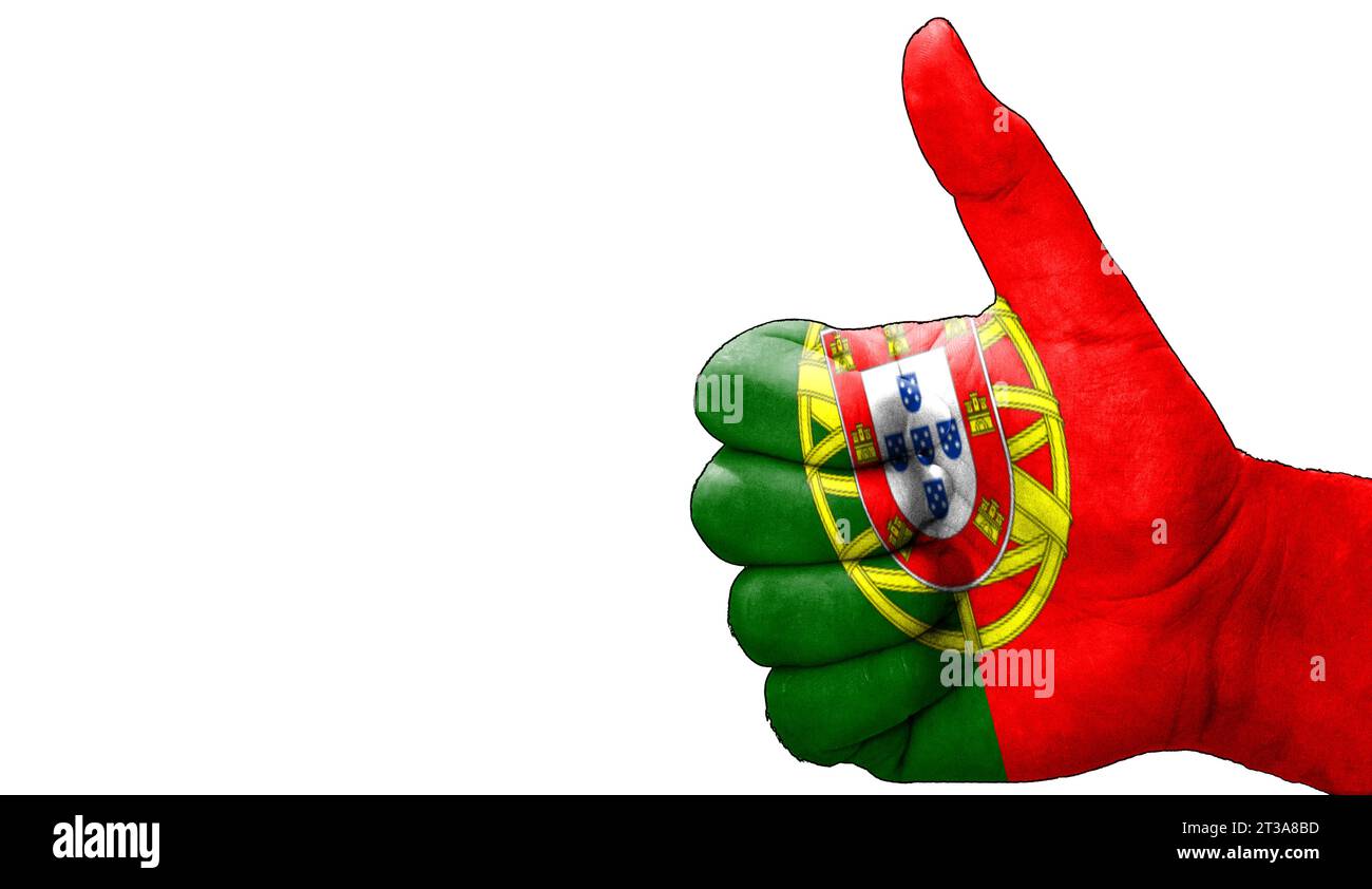 Hand mit Daumen nach oben, mit der portugiesischen Flagge gemalt. Bild mit leerem weißen Hintergrund für den Kopierbereich Stockfoto