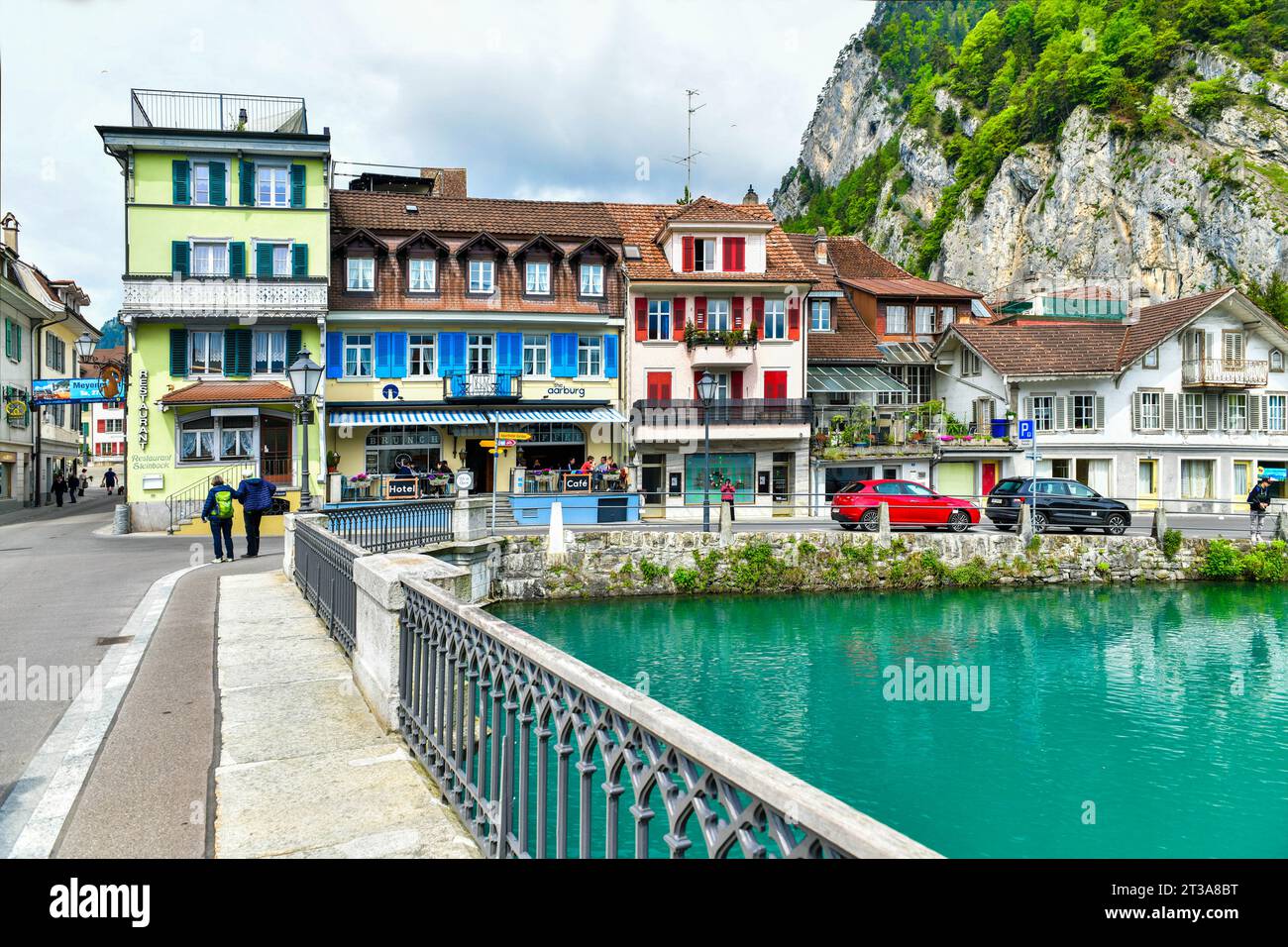 Ein wunderschönes Gebäude in der Innenstadt von Interlaken, einem berühmten Urlaubsort in der Schweiz Stockfoto