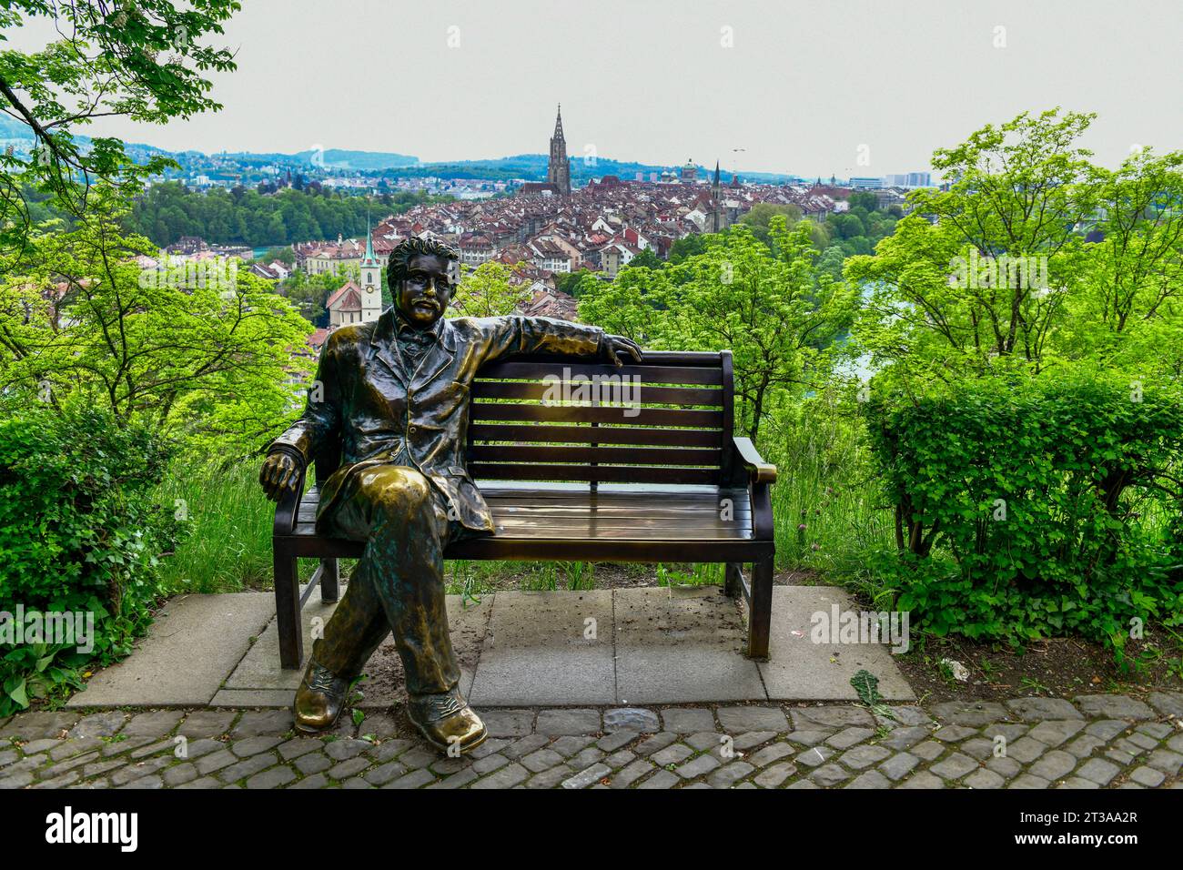 Statue des Wissenschaftlers „Albert Einstein“ im Rosengarten in Bern, Schweiz Stockfoto