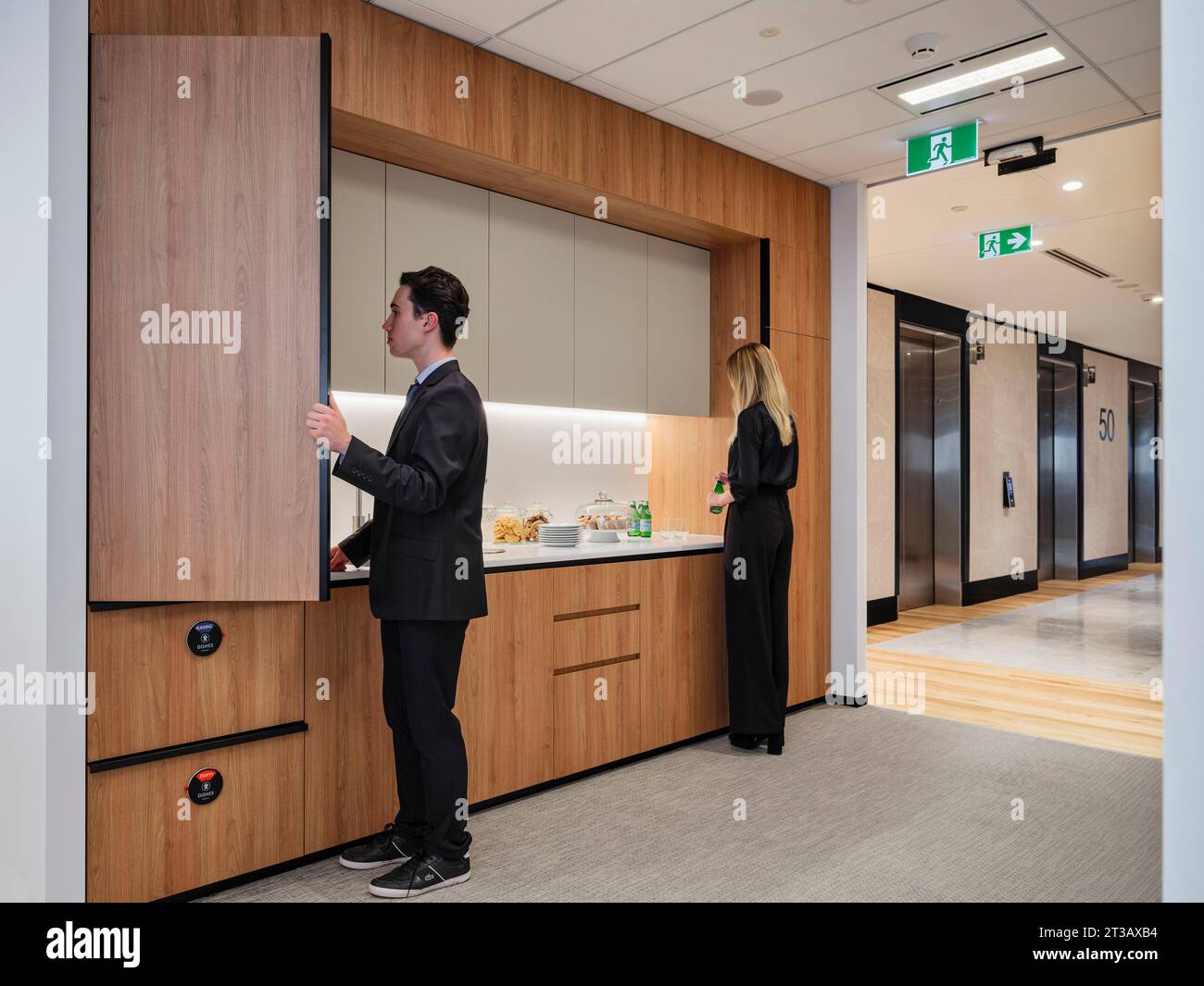 Kochnische. One Farrer, Sydney, Australien. Architekt: Greenbox Architecture, 2023. Stockfoto