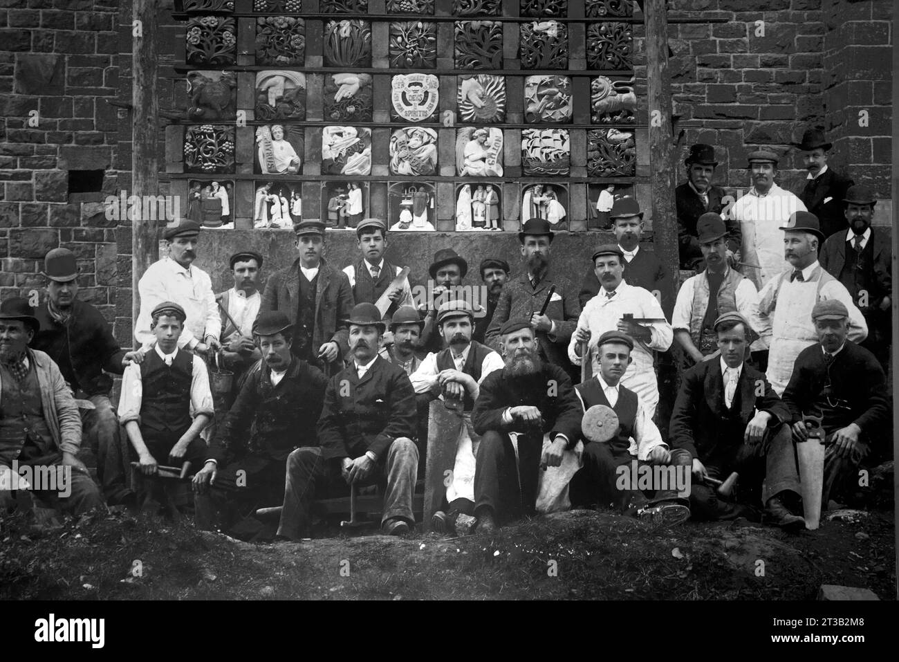 Vintage-Foto britische Belegschaft, bestehend aus Handwerkern und Handwerkern. England Stockfoto