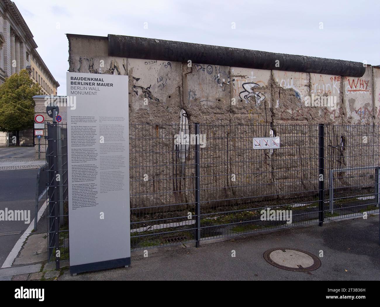 Deutschland, Berlin, Niederkirchnerstraße, Topographie des Terrors, modernes Zentrum auf dem Gelände des ehemaligen Gestapo-Hauptquartiers, das die Schrecken des Nationalsozialismus dokumentiert. Stockfoto