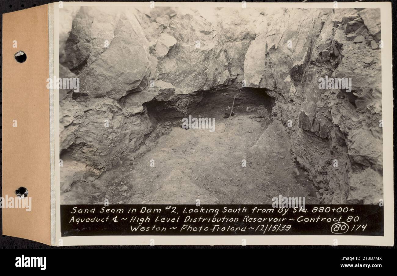 Vertrag Nr. 80, High Level Distribution Reservoir, Weston, Sandnaht in Damm 2, Blick nach Süden von Sta. 880+00+/- Aquädukt-Mittellinie, hochrangiges Verteilerreservoir, Weston, Mass., 15. Dezember 1939 Stockfoto
