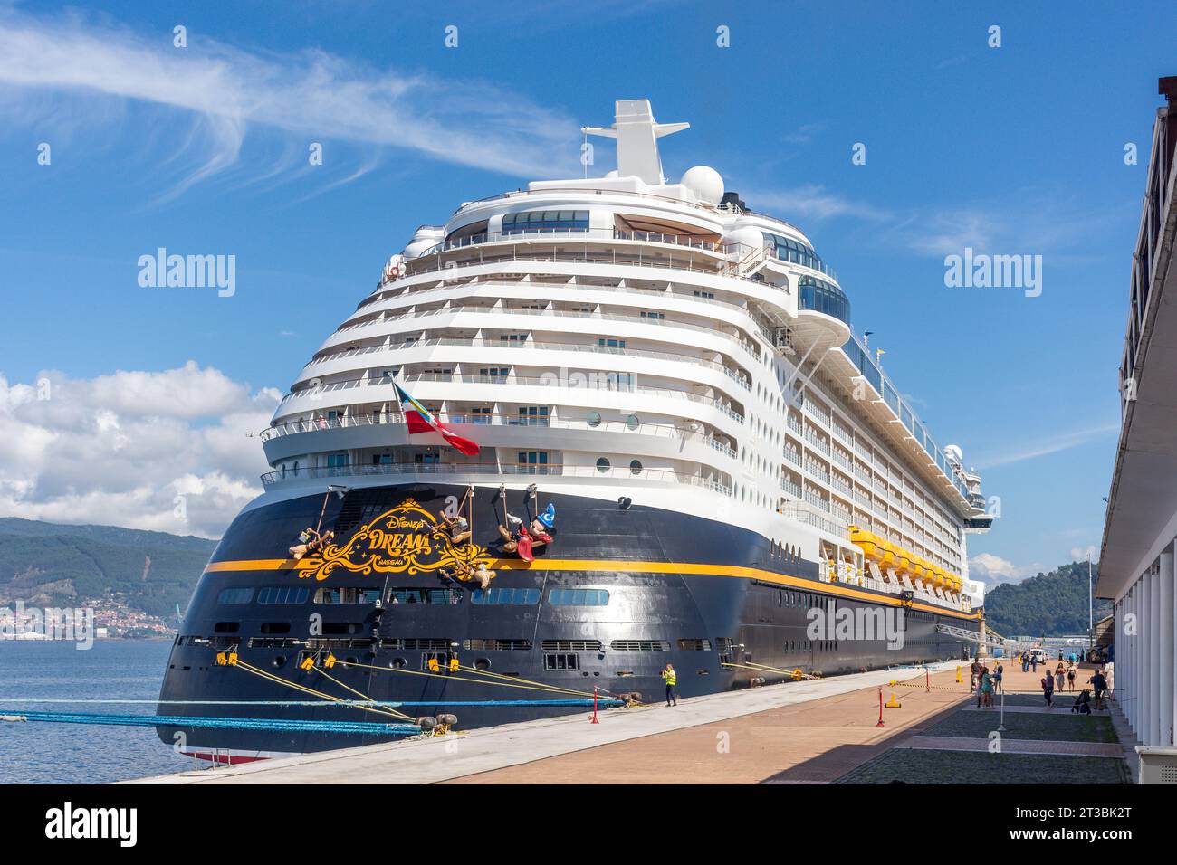 Disney Dream Kreuzfahrtschiff legt in Puerto de Vigo, Vigo, Provinz Pontevedra, Galicien, Königreich Spanien an Stockfoto