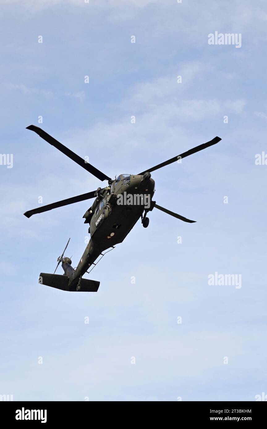 Wien, Österreich. Oktober 2023. Ausstellung der Bundeswehr. Black Hawk S-70 landet Stockfoto