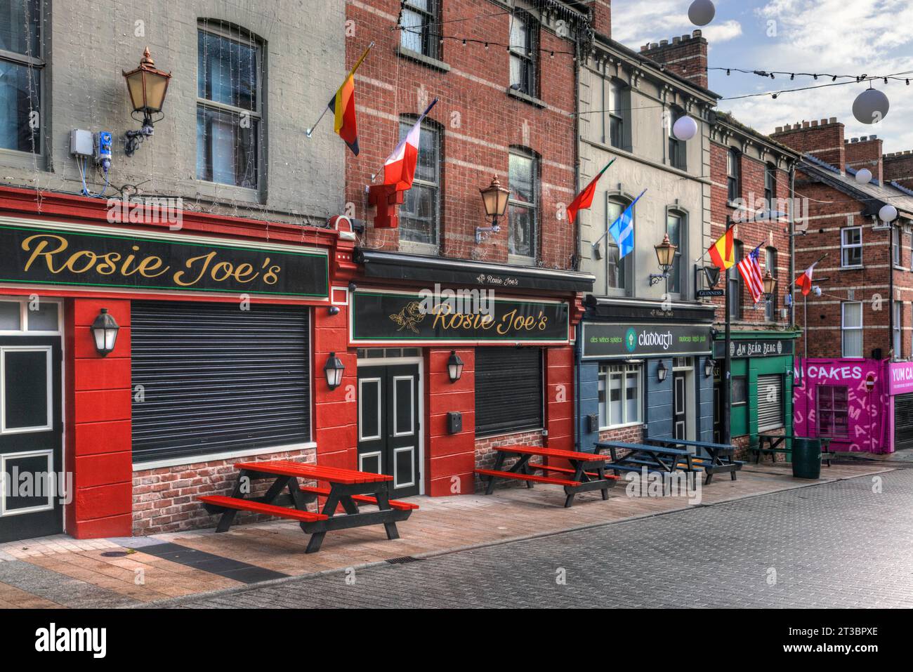 Irische Pubs in der Altstadt von Derry, Nordirland. Stockfoto