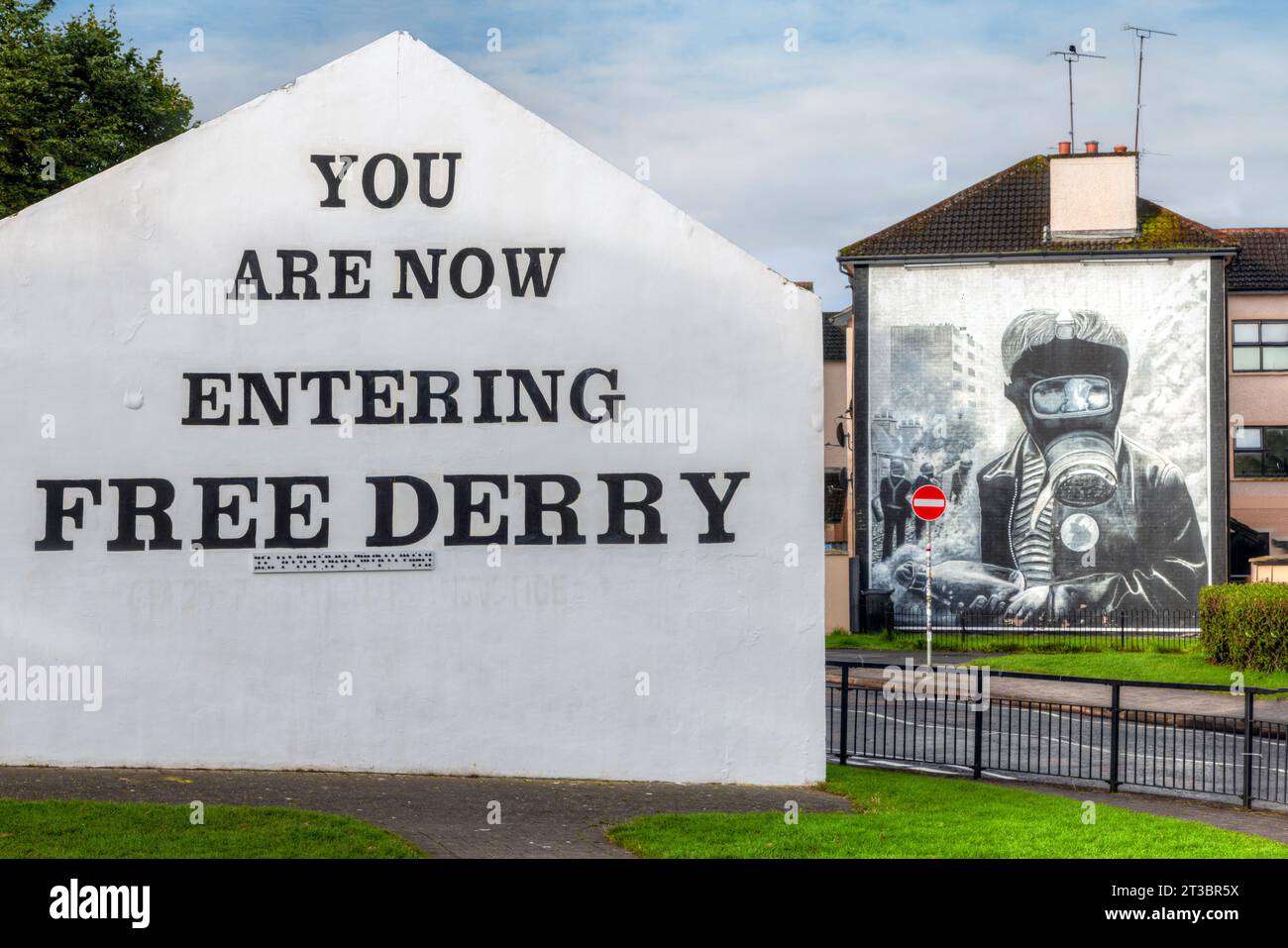 Die Wandmalereien von Derry, Nordirland, sind eine einzigartige und mächtige Form öffentlicher Kunst, die die Geschichte der schwierigen Vergangenheit der Stadt erzählt. Stockfoto