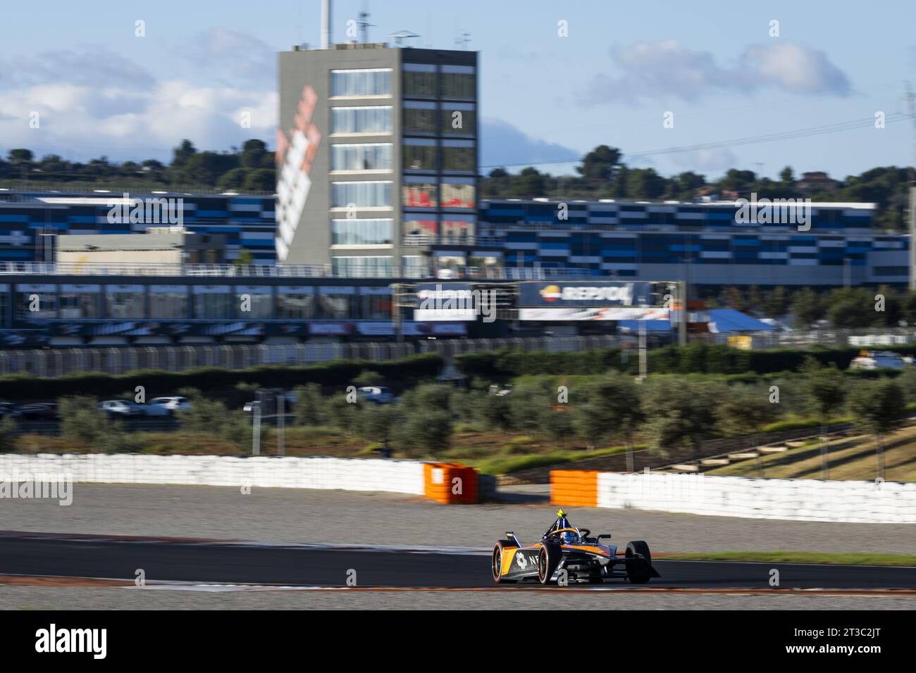 08 BIRD Sam (gbr), NEOM McLaren Formula E Team, Nissan e-4ORCE 04, Aktion während der Vorsaison 2023 vor der ABB FIA Formel E Weltmeisterschaft 2023-24, auf dem Circuit de la Comunitat Valenciana Ricardo Tormo vom 24. Bis 370. Oktober 2023 in Valencia, Spanien Stockfoto