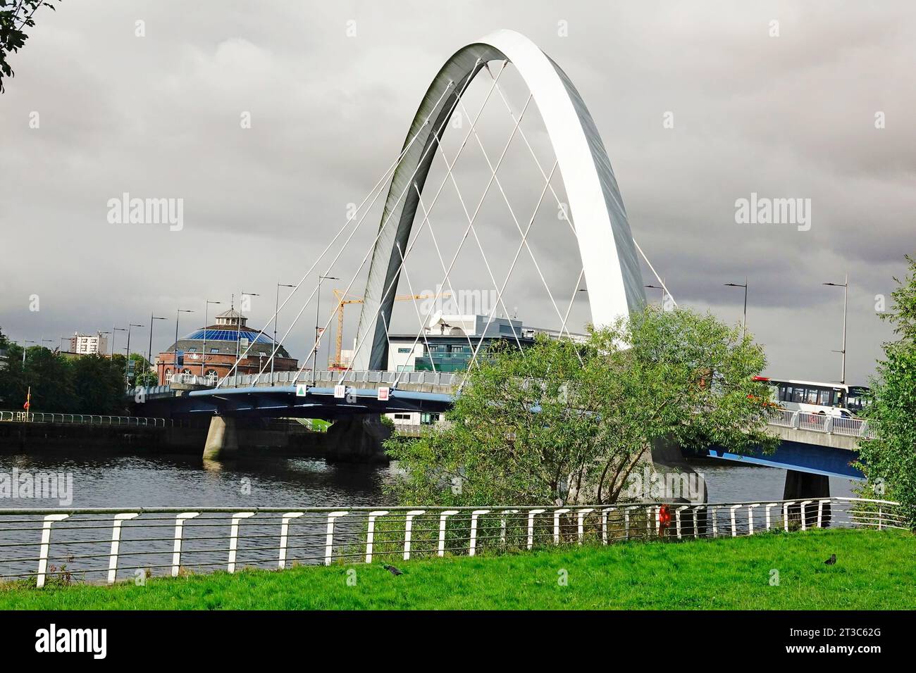 Clyde Arc Squinty Bridge am Fluss Cllyde Glasgow Schottland Großbritannien Britische Inseln Stockfoto