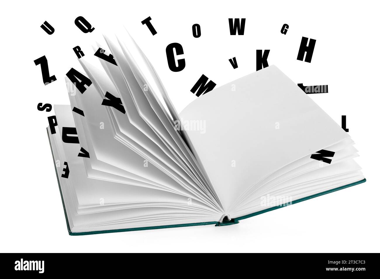 Offenes Buch und viele englische Buchstaben auf weißem Hintergrund Stockfoto
