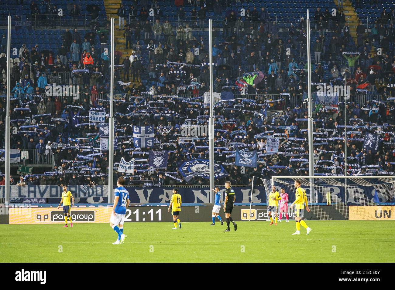 Brescia, Italien. Oktober 2023. Fans von Brescia während Brescia Calcio vs Modena FC, italienisches Fußball-Spiel der Serie B in Brescia, Italien, 24. Oktober 2023 Credit: Independent Photo Agency/Alamy Live News Stockfoto