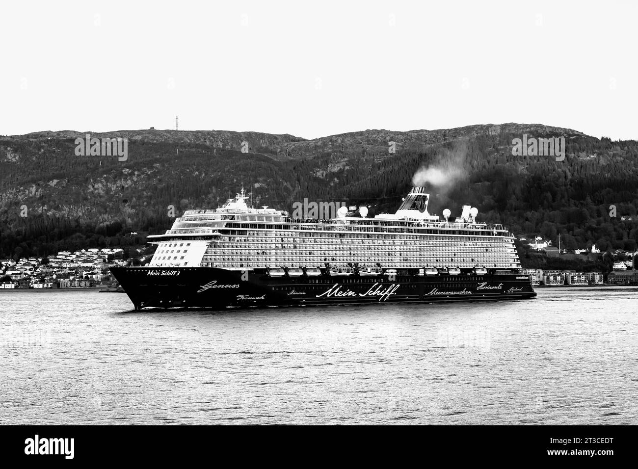 Mein schiff 3 kreuzfahrtschiff Schwarzweiß-Stockfotos und -bilder - Alamy