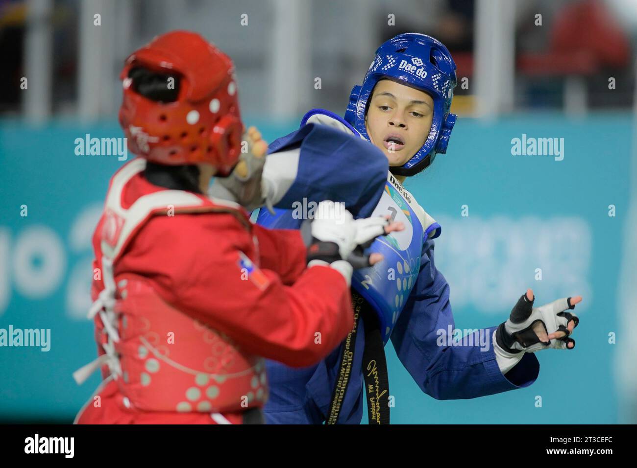 Santiago, Chile. Oktober 2023. Maria Clara Lima Pacheco aus dem brasilianischen Taekwondo während der Pan American Games Santiago 2023. Im Estadio Nacional Julio Martínez Prádanos in Santiago. Chile. Quelle: Reinaldo Reginato/FotoArena/Alamy Live News Stockfoto