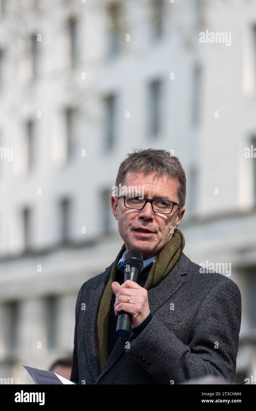 Nicky Campbell bei einem stop Trophäenjagd und Handel mit Elfenbein Protestkundgebung, London, UK. Tv-Moderatorin und Journalistin. Stockfoto