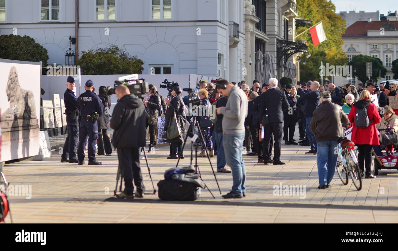 Warschau, Polen. 24. Oktober 2023. Bekundung der Unterstützung für den gewählten Premierminister Donald Tusk vor dem Präsidentenpalast. Stockfoto