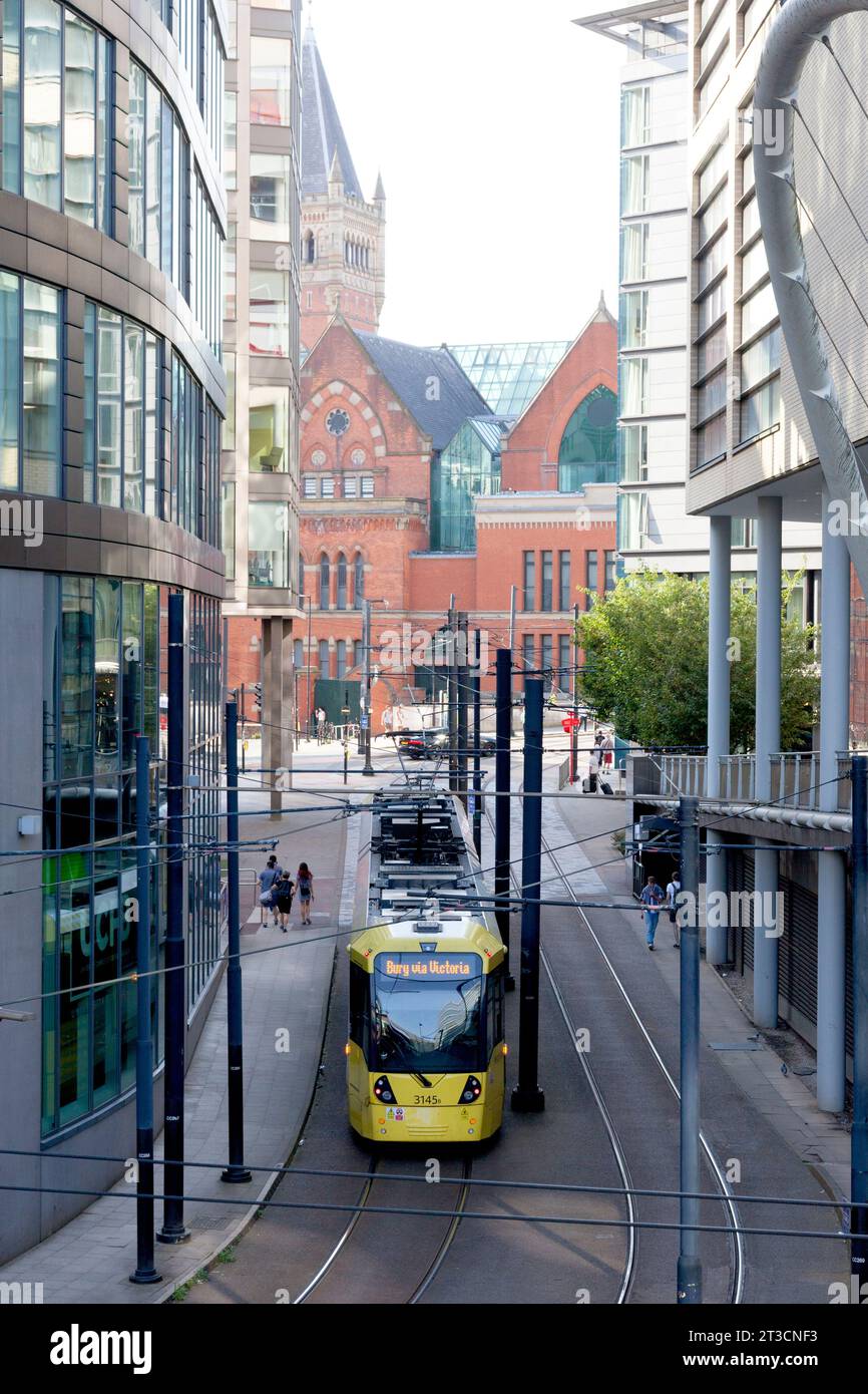 Straßenbahn in der Fußgängerzone im Stadtzentrum von Manchester Stockfoto