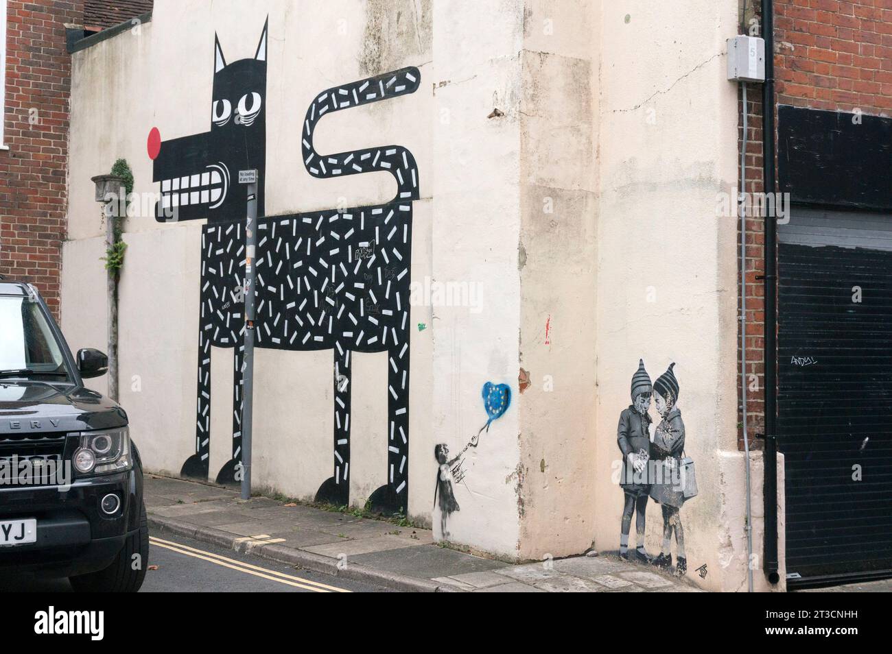 Straßenkunst an der Wand, Chichester, West Sussex Stockfoto