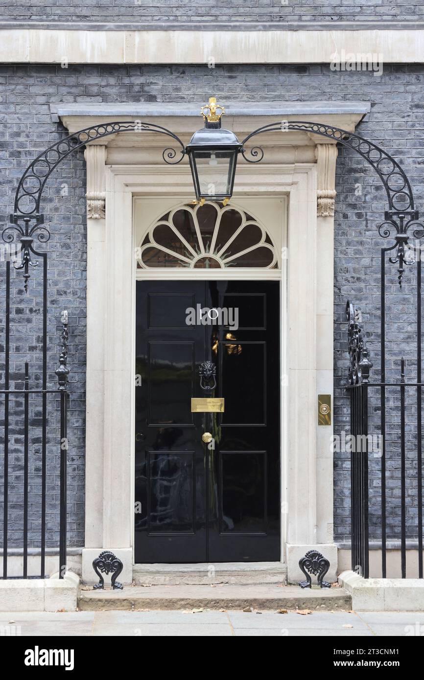 Haustür des Hauses des Premierministers, Downing Street 10, Westminster, London, Großbritannien Stockfoto