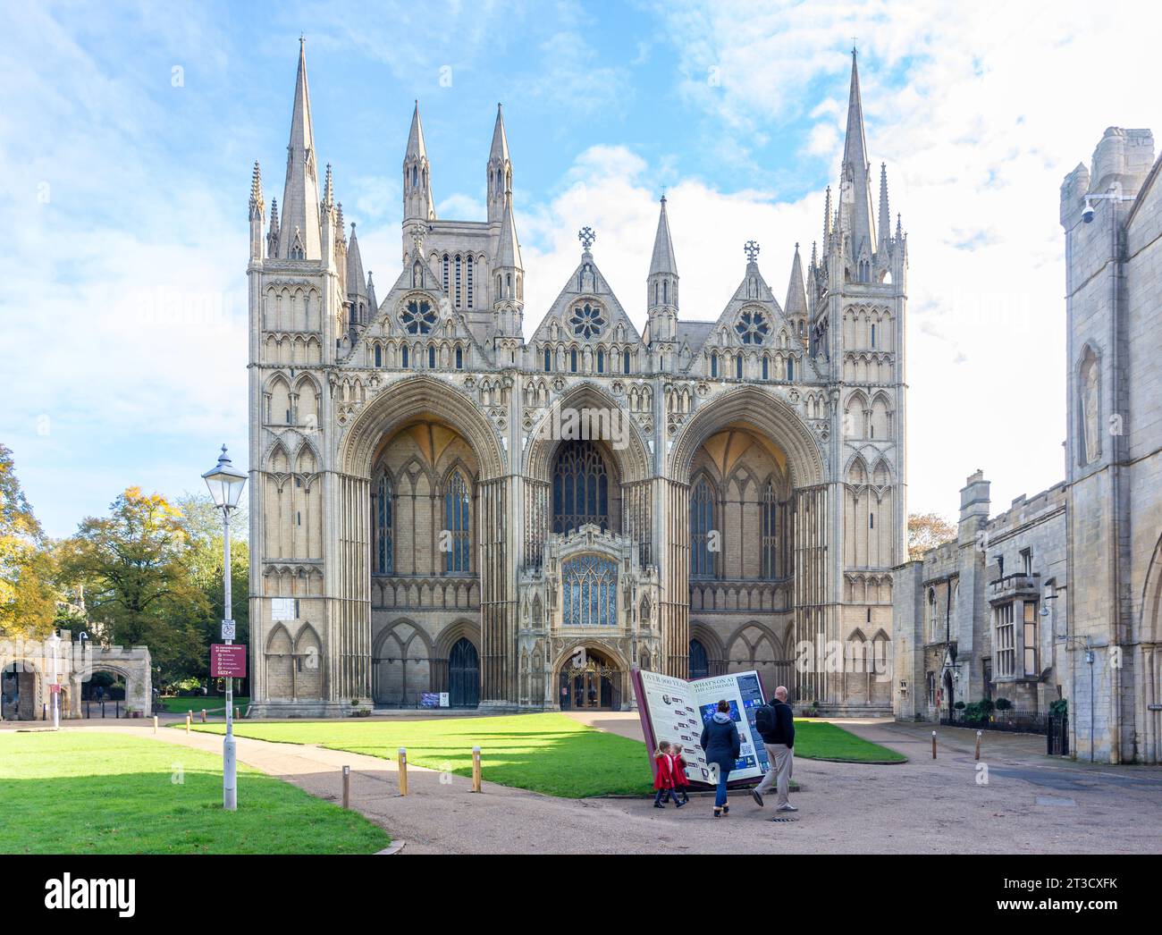 Westfront der Peterborough Cathedral, Peterborough, Cambridgeshire, England, Großbritannien Stockfoto
