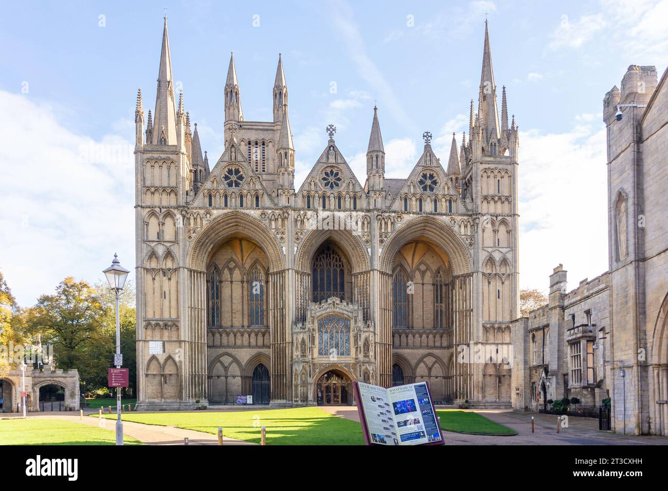 Westfront der Peterborough Cathedral, Peterborough, Cambridgeshire, England, Großbritannien Stockfoto