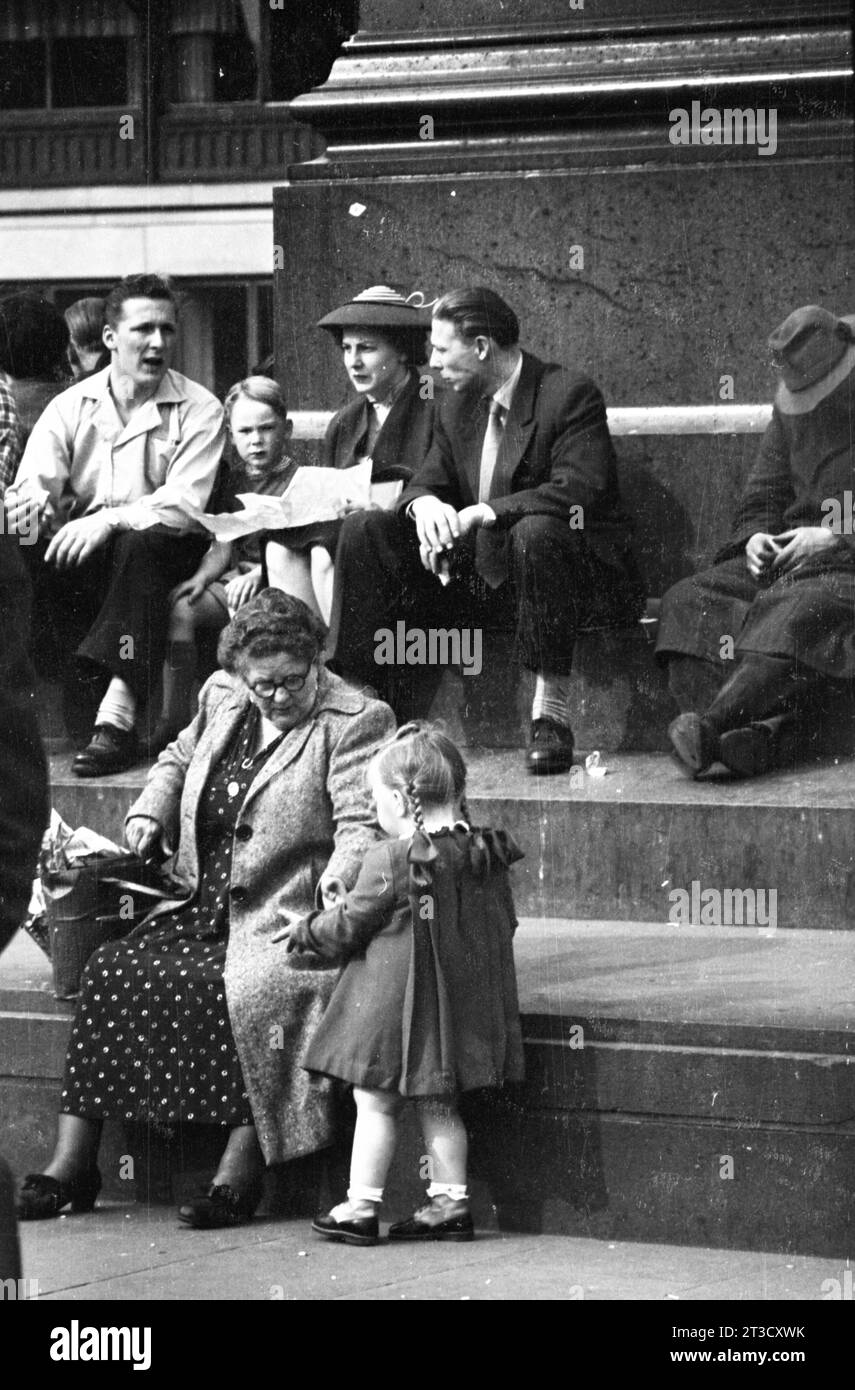 DEU, Deutschland: Hannover. Leute am Hauptbahnhof. Ende der 50er Jahre Stockfoto