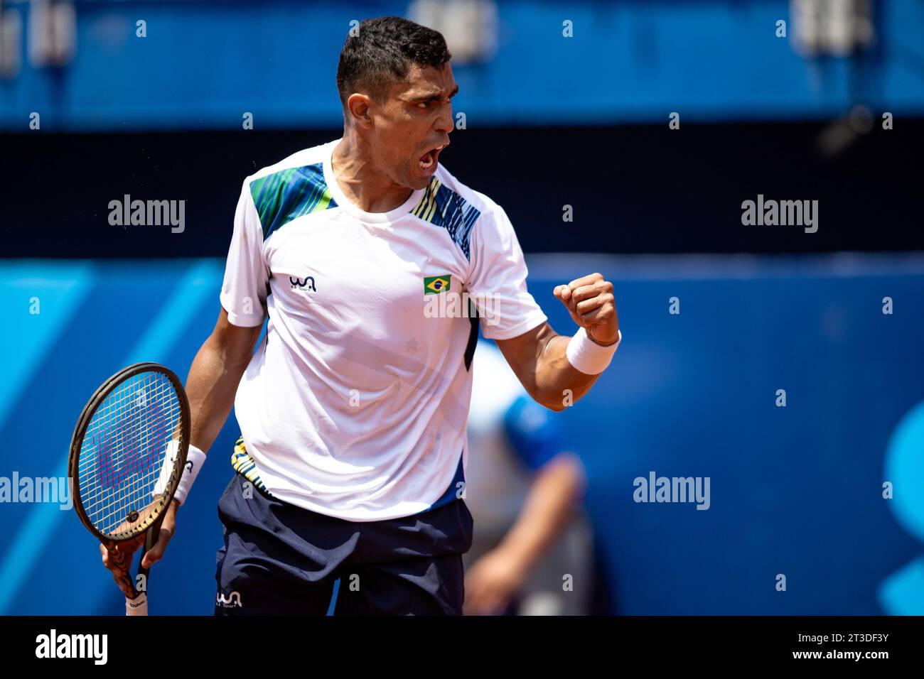 Santiago, Brasilien. Oktober 2023. CHILE - SANTIAGO - 10/24/2023 - PANAMERIKANISCHE SPIELE SANTIAGO 2023, TENNIS - der brasilianische Athlet Thiago Monteiro feierte den 2x0-Sieg über den peruanischen Tennisspieler Conner Del Pino in Runde 32, spielte im Tennis Sports Center während der Pan Games - Americano Santiago 2023. Foto: Gabriel Heusi/AGIF Credit: AGIF/Alamy Live News Stockfoto