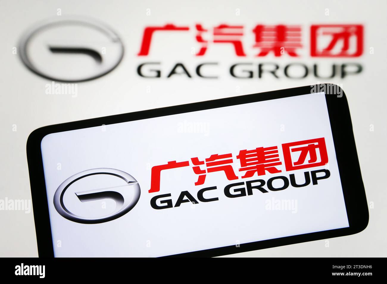 Ukraine. Oktober 2023. In dieser Abbildung ist das Logo der GAC Group (Guangzhou Automobile Group Co. Ltd.) auf einem Smartphone und auf einem pc-Bildschirm zu sehen. Quelle: SOPA Images Limited/Alamy Live News Stockfoto