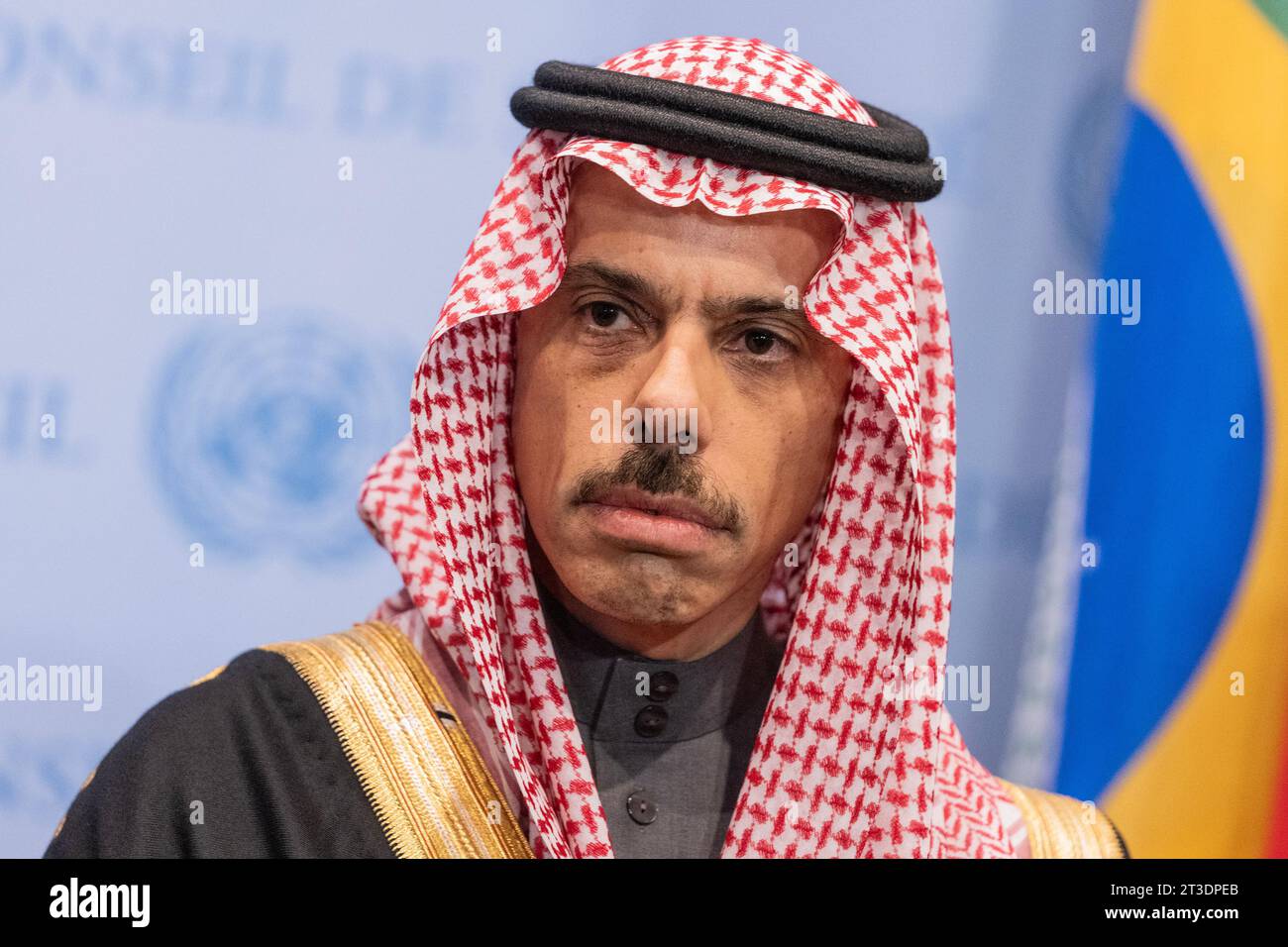 New York, USA. Oktober 2023. Prinz Faisal bin Farhan A.F. Al Furhan Al-Saud, Minister für auswärtige Angelegenheiten Saudi-Arabiens, nimmt am 24. Oktober 2023 am Hauptquartier der Vereinten Nationen in New York Teil. (Foto: Lev Radin/SIPA USA) Credit: SIPA USA/Alamy Live News Stockfoto