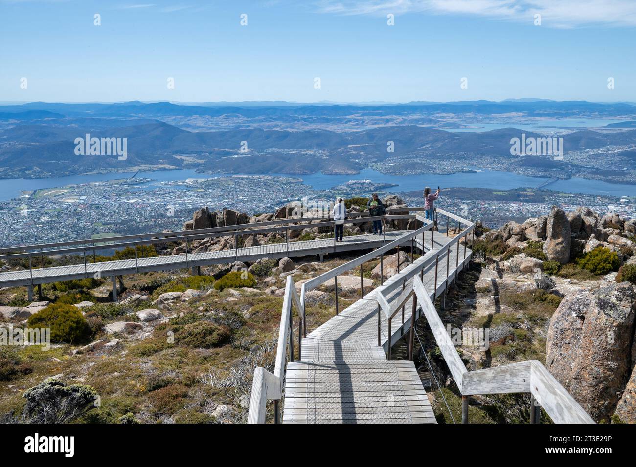 Blick auf die Stadt Hobart vom Gipfel des Mt. Wellington in Tasmanien, Australien Stockfoto