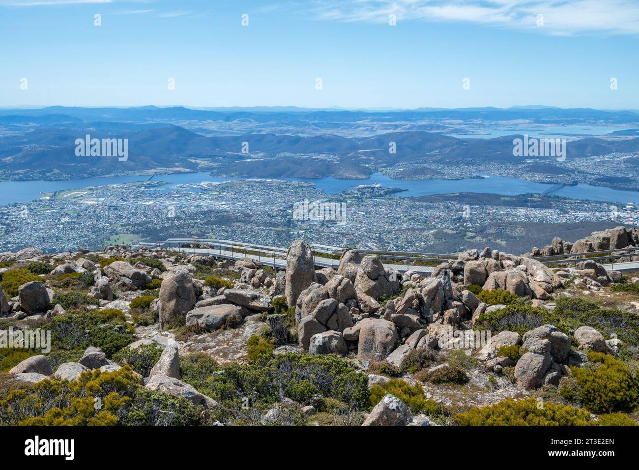 Blick auf die Stadt Hobart vom Gipfel des Mt. Wellington in Tasmanien, Australien Stockfoto