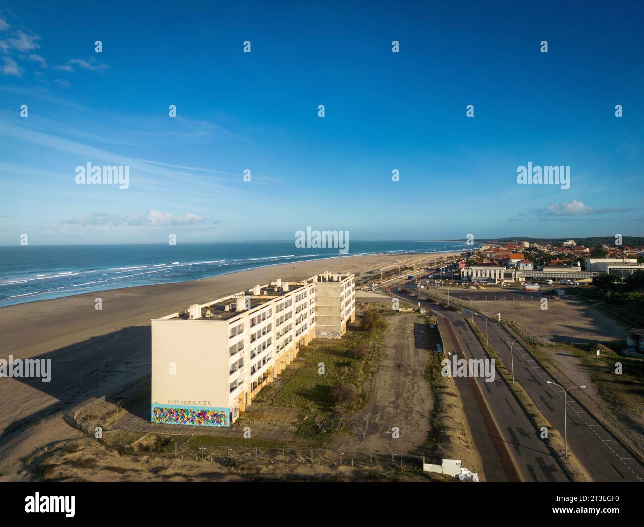 Soulac-sur-Mer (Mittelwestfrankreich): Gebäude Le Signal, dessen Bewohner Opfer der ersten französischen Klimaenteignung sind. Soulac ist ein Stockfoto