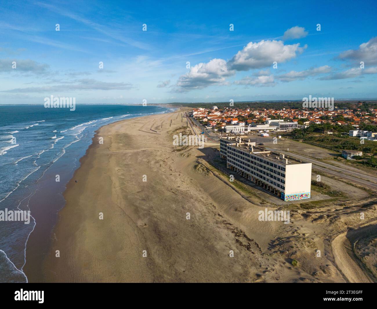 Soulac-sur-Mer (Mittelwestfrankreich): Gebäude Le Signal, dessen Bewohner Opfer der ersten französischen Klimaenteignung sind. Soulac ist ein Stockfoto