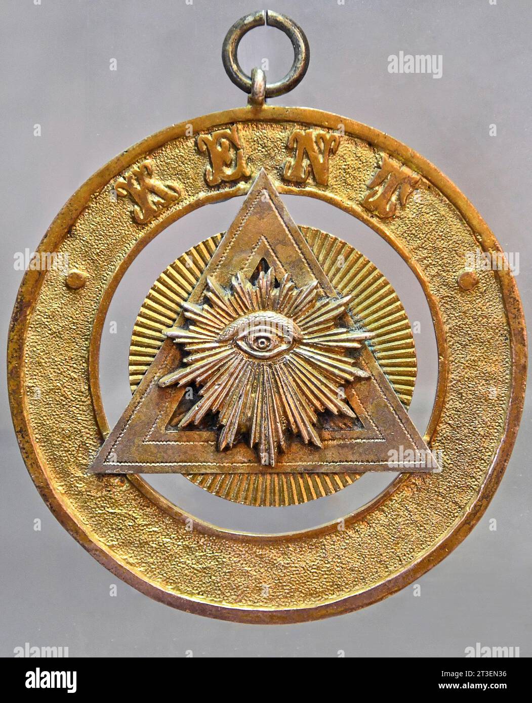 England, Canterbury: Das Kent Museum of Freemasonry. Details zu Freimaurergegenständen, Dekorationen und Zubehör: Das Auge der Vorsehung oder das All-Sehen Stockfoto