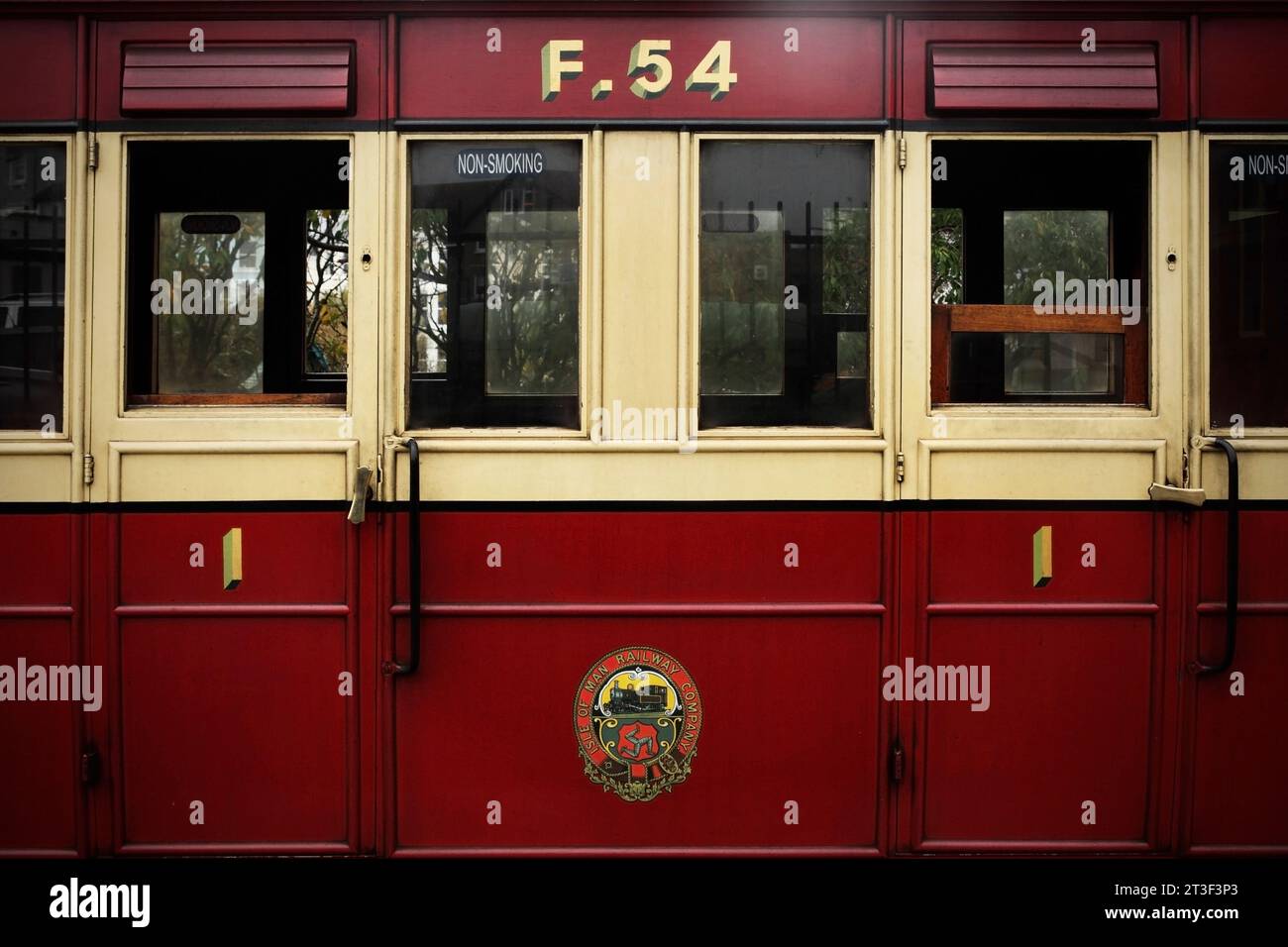 Metropolitan Carriage and Wagon - erster Klasse Wagen Nummer F.54 (1923) auf der Isle of man Steam Railway gebaut. Stockfoto