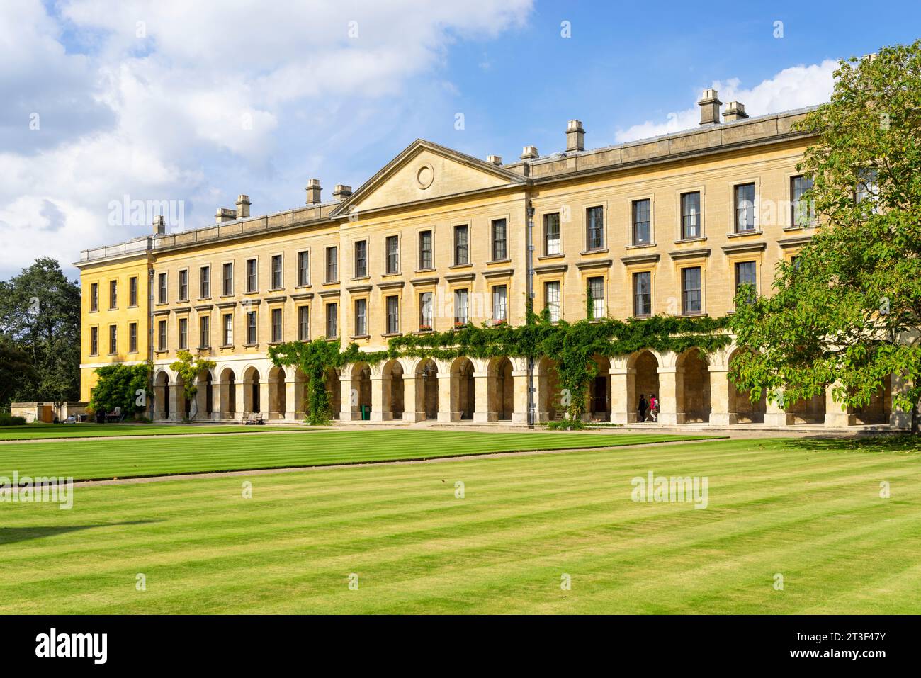 Oxford University Magdalen College das „neue“ Gebäude und das neue Gebäude Rasen am Magdalen College Oxford Oxfordshire England Großbritannien GB Europa Stockfoto