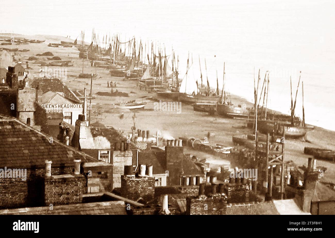 Queens Head Hotel und Fishing Smacks, Hastings, viktorianische Zeit Stockfoto