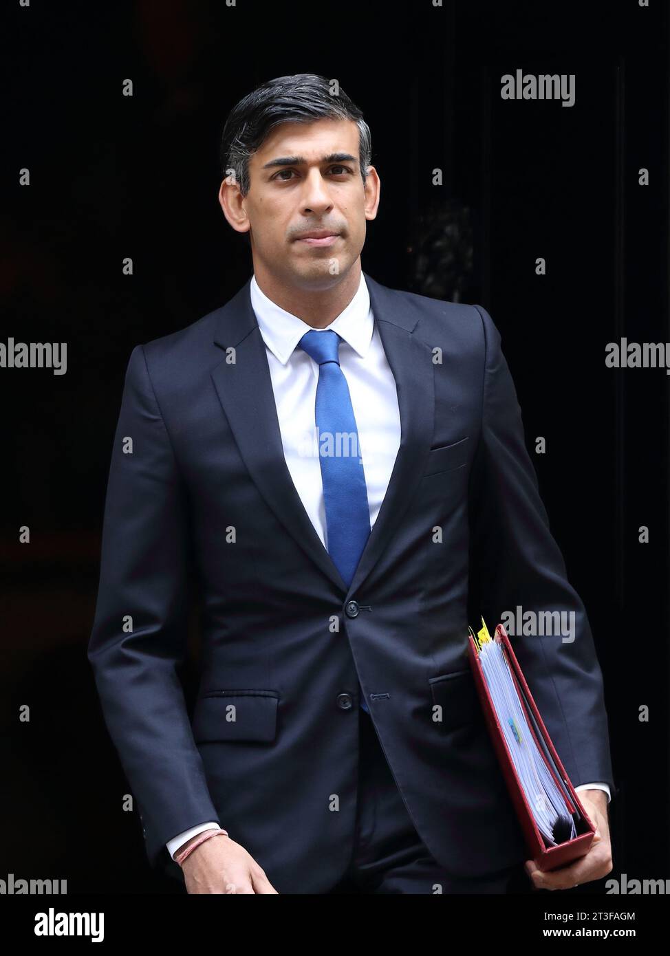 London, Großbritannien. Oktober 2023. Der britische Premierminister Rishi Sunak verlässt die Downing Street 10, um an den wöchentlichen Fragen des Premierministers der PMQ im Parlament teilzunehmen. Quelle: Uwe Deffner/Alamy Live News Stockfoto London, Großbritannien. Oktober 2023. Der britische Premierminister Rishi Sunak verlässt die Downing Street 10, um an den wöchentlichen Fragen des Premierministers der PMQ im Parlament teilzunehmen. Quelle: Uwe Deffner/Alamy Live News Stockfoto
