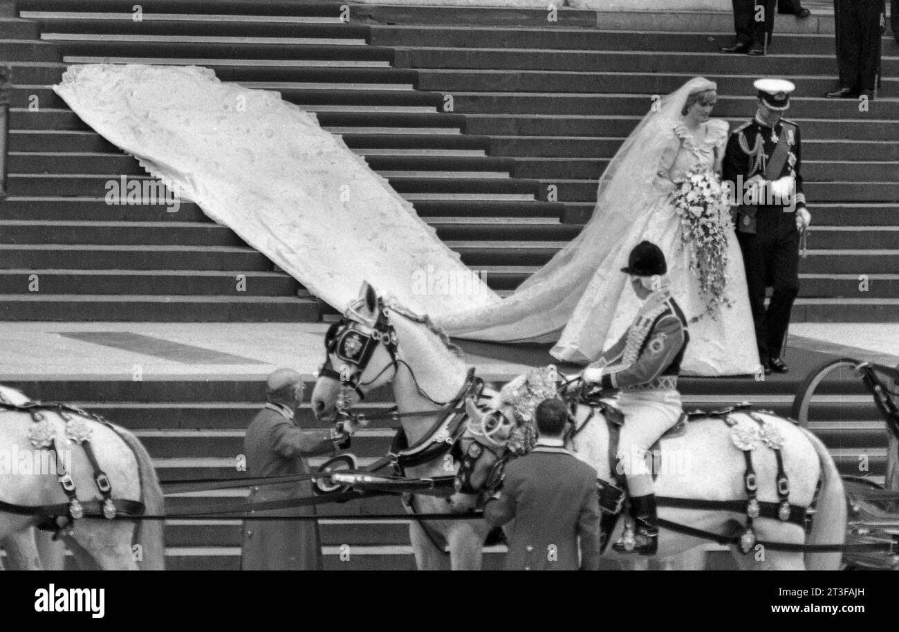 Die Hochzeit von Prinz Charles und Lady Diana Spencer am Mittwoch, 29. Juli 1981, in der St Paul's Cathedral in London Foto vom Henshaw Archive Stockfoto