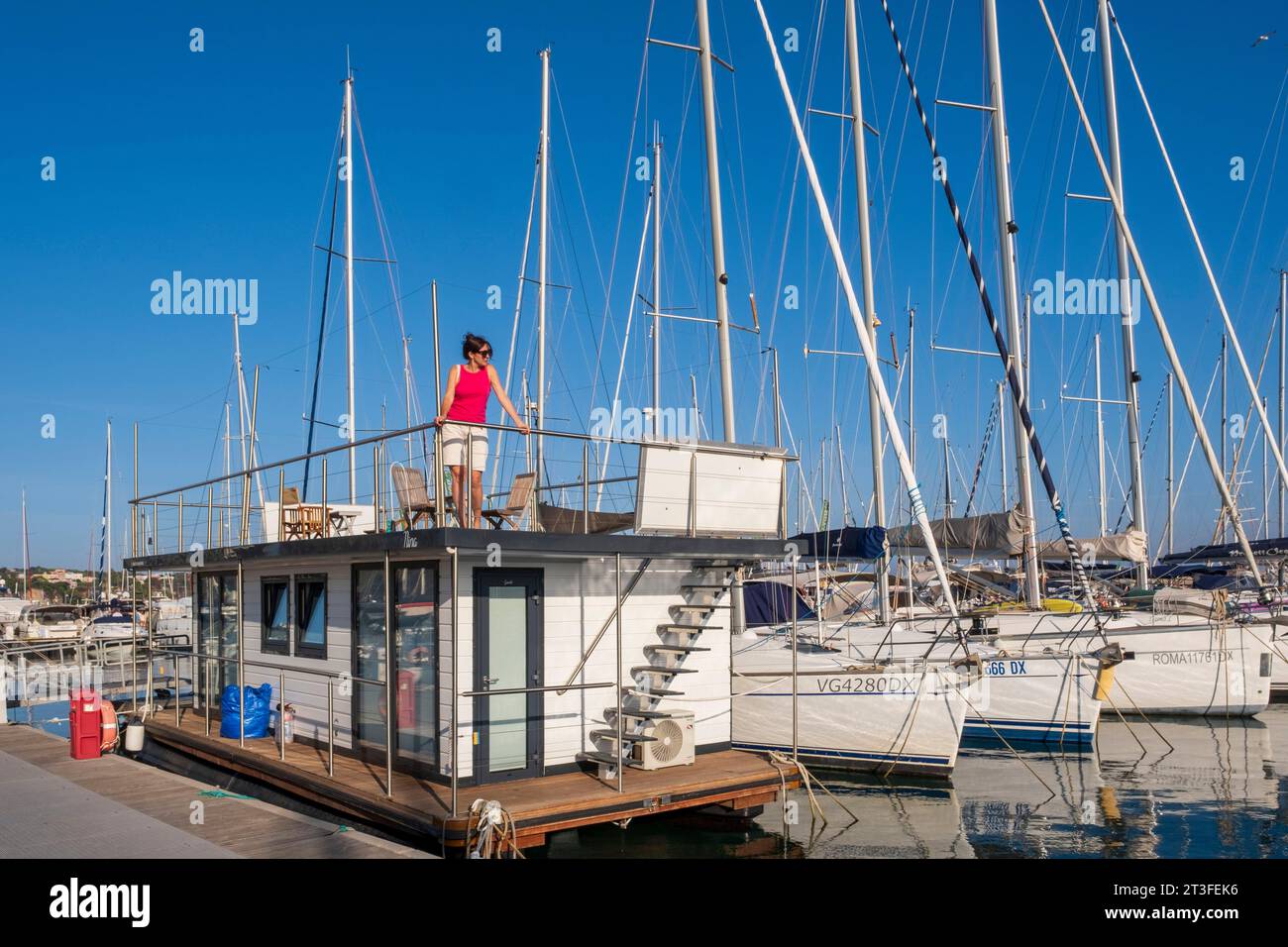 Italien, Kampanien, Bucht von Neapel, Insel Procida, Yachthafen, Vermietung eines schwimmenden Hauses Stockfoto